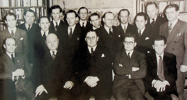 Fyrstu fastráðnu kennararnir