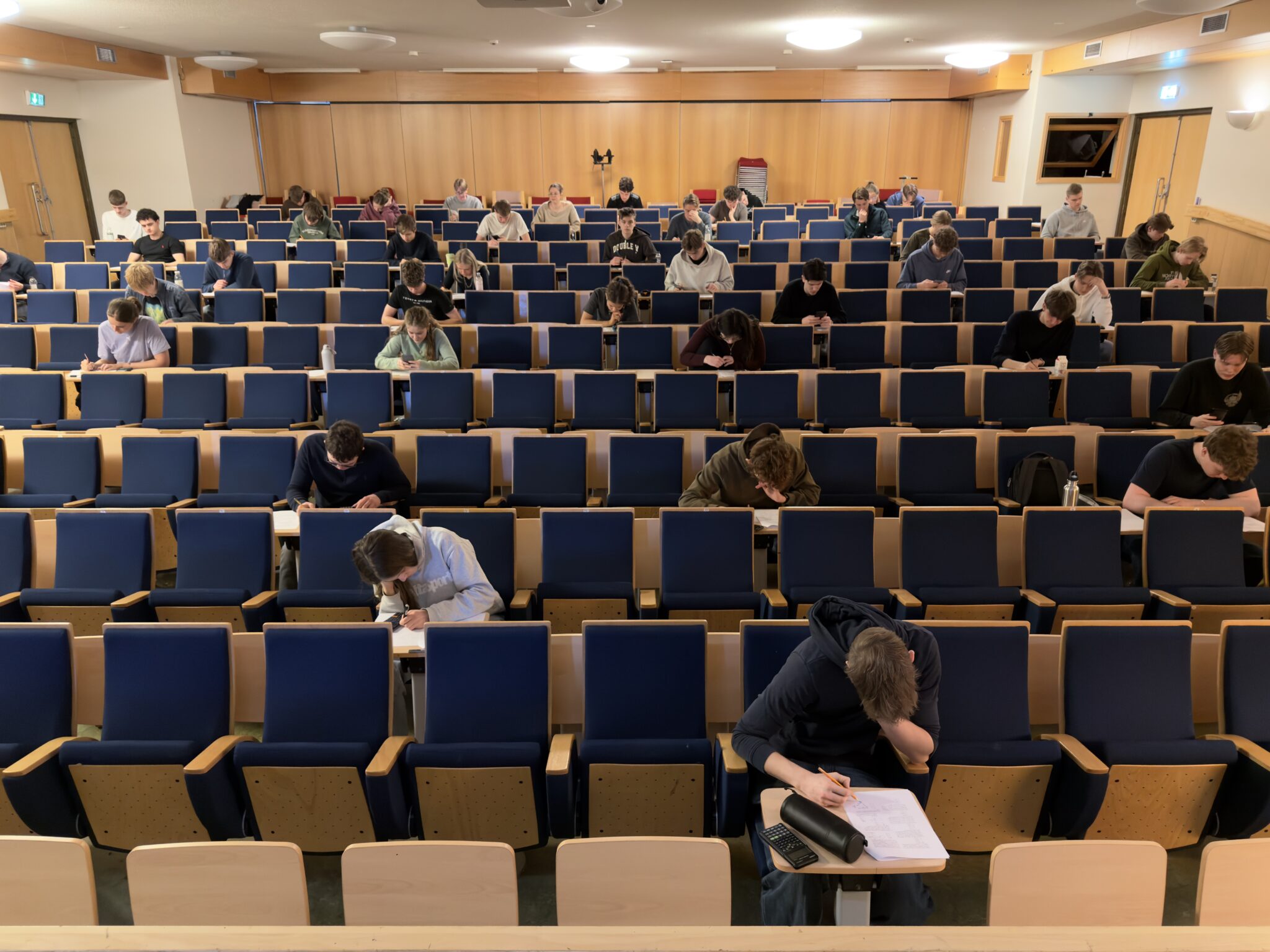 Nemendur glíma við landskeppnina